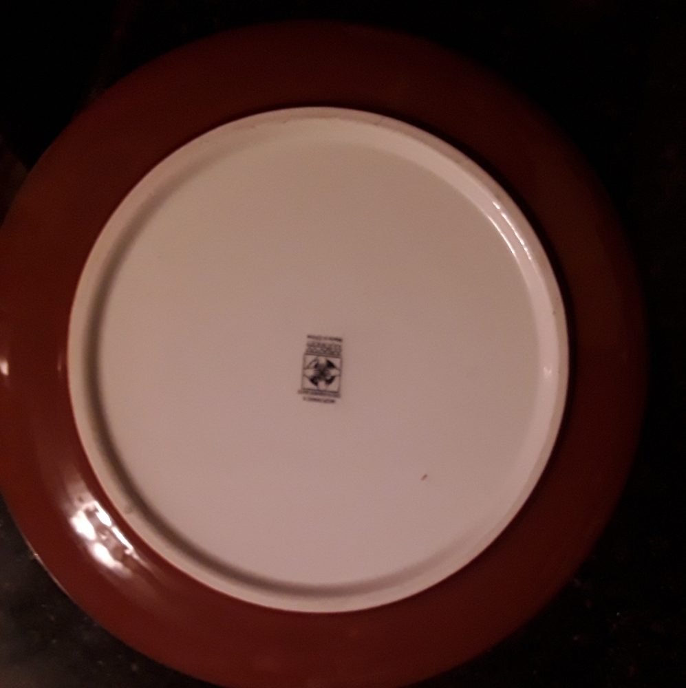 Fall plate with a stand - Picture 2 of 2